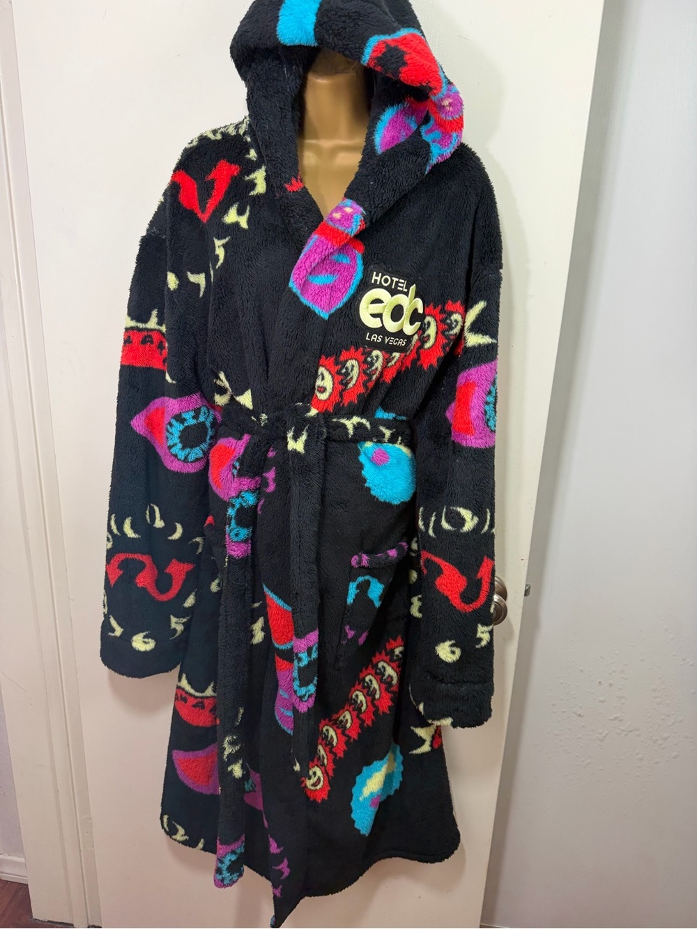 Hotel EDC Las Vegas Black Neon Plush Hooded Festival Psychedelic Tie Robe M-XL